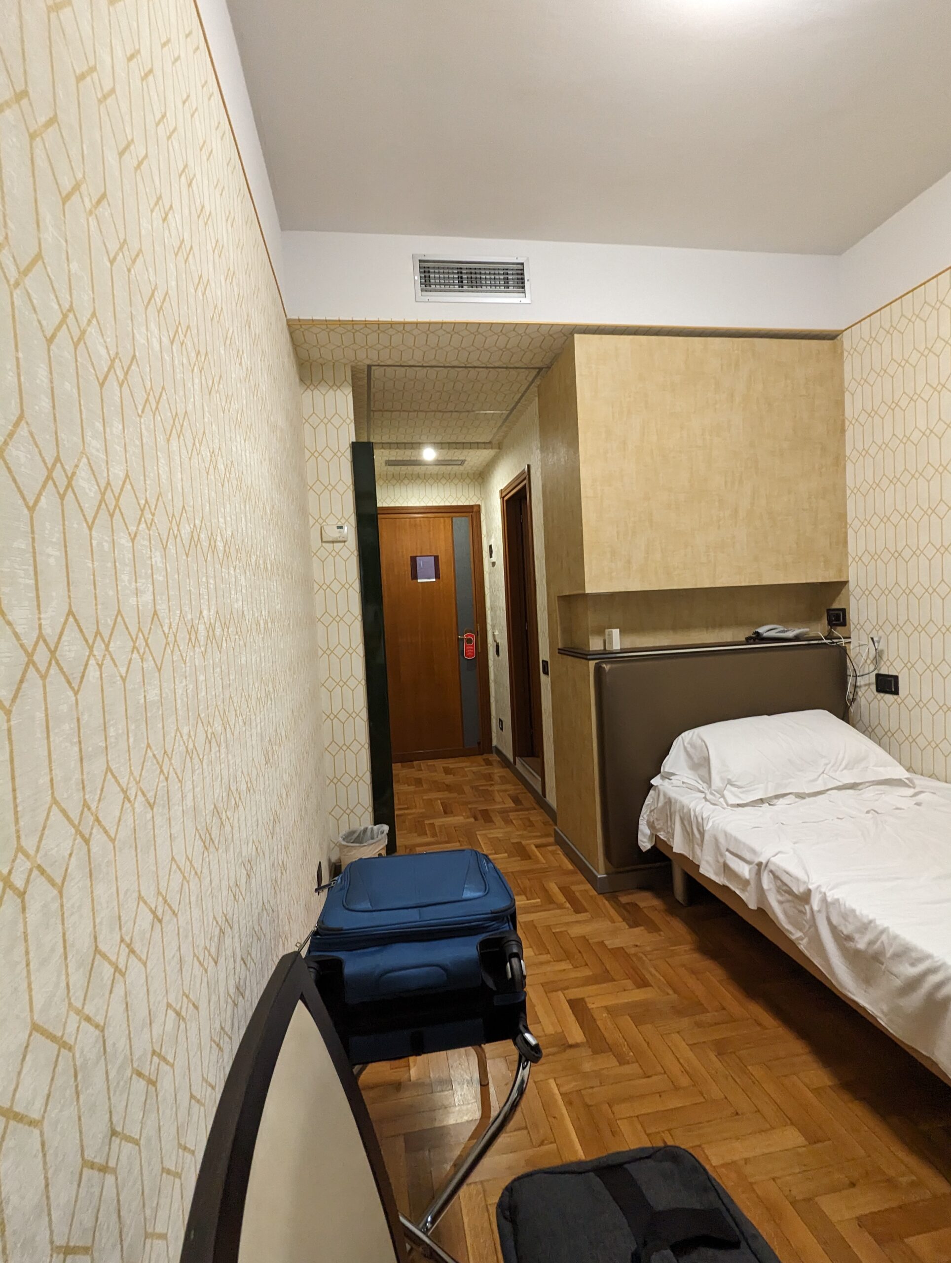 Enea Hotel Room 101 bed area