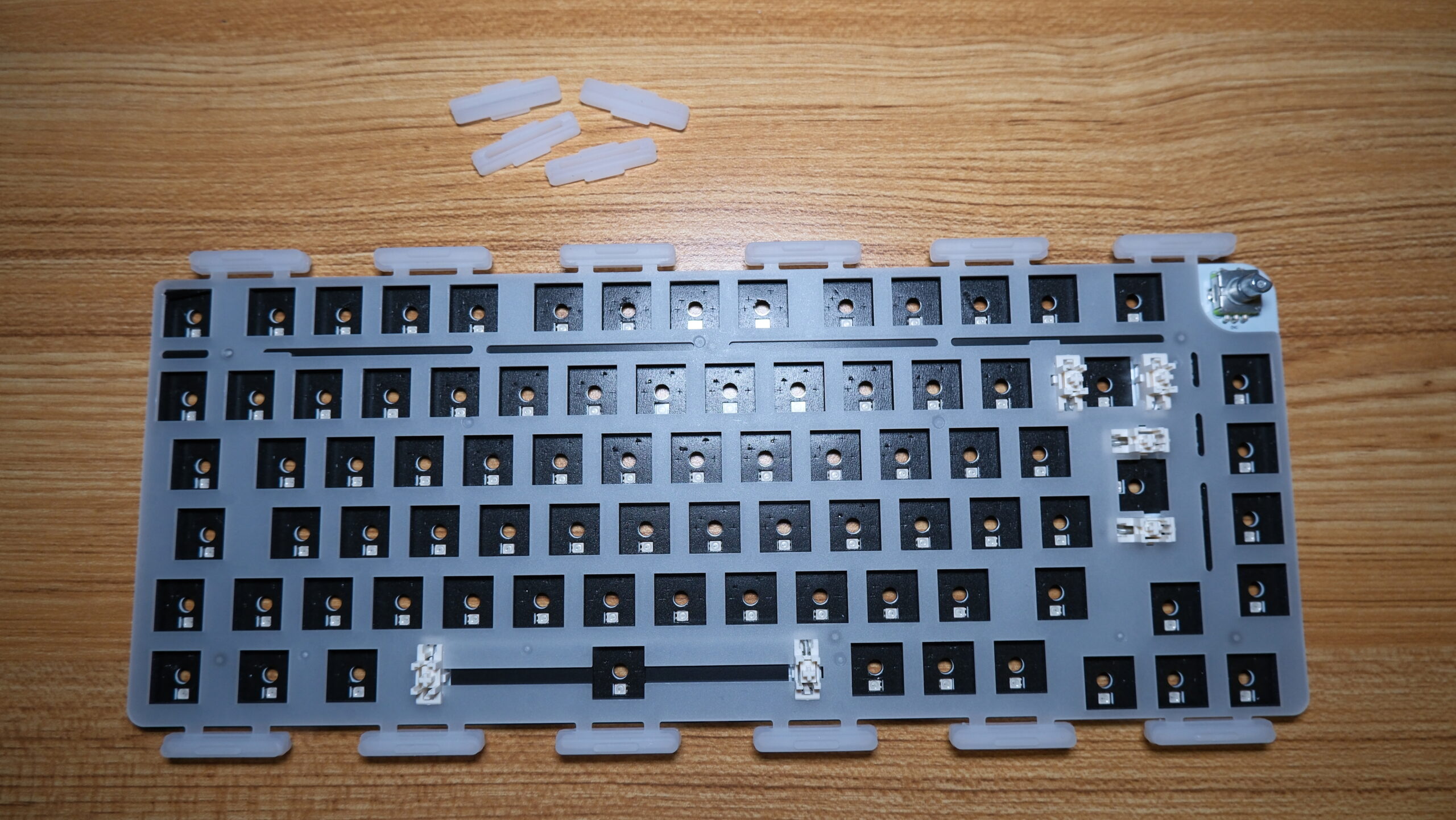 The keyboard PCB, plate, gaskets and stabilizers