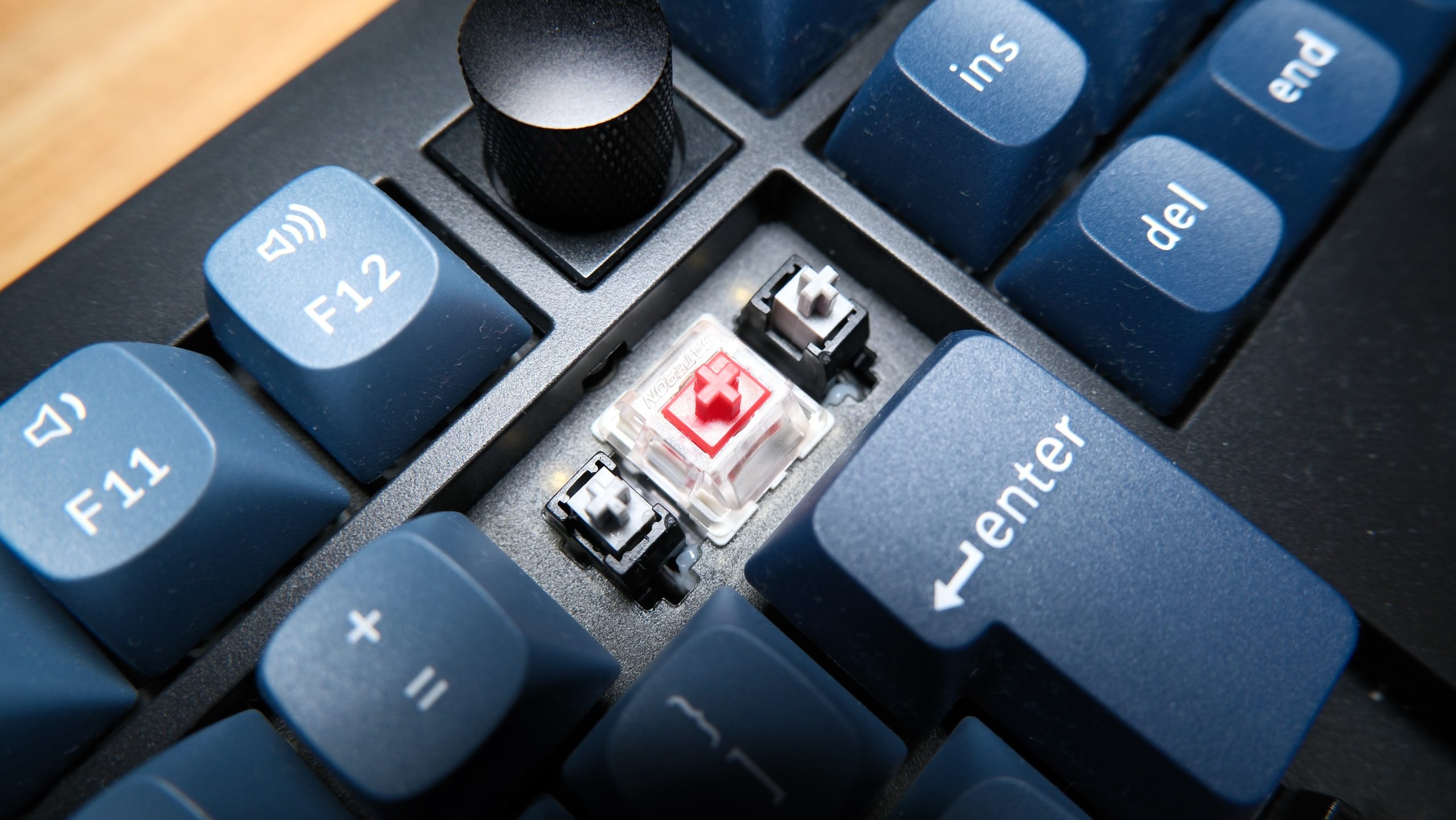 Keychron V6 Max lubed stabilizers