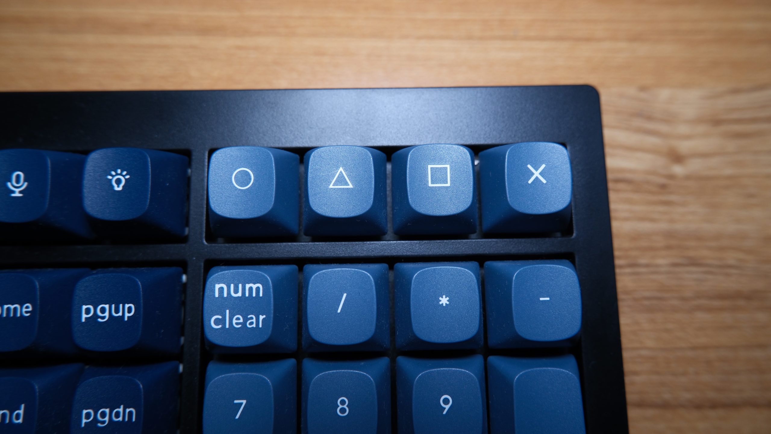 Keychron V6 Max dedicated macro keys